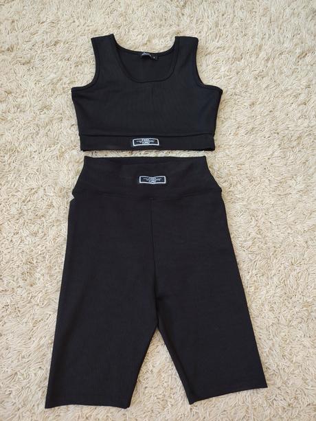 Čierna rebrovaná súprava, s