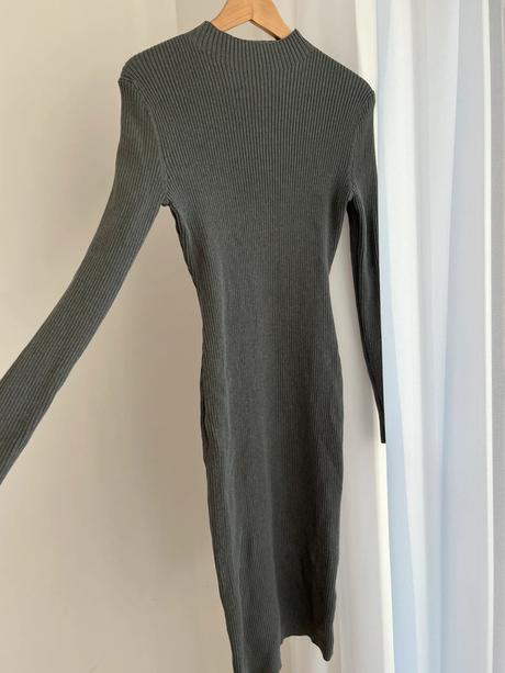 Šaty z rebrovaného úpletu značky h&m, pc 38 eur, h&m,s