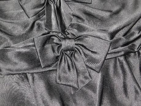 Pekne hodvabne volanikove saty na slavnost, 38