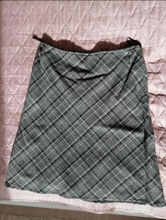 Elegantná sivá sukňa, 42