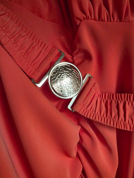 Krasne elegantne saty, l