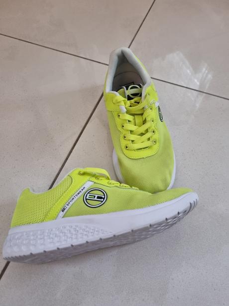 Ľahké tenisky s bielou podrážkou na telocvik, 37