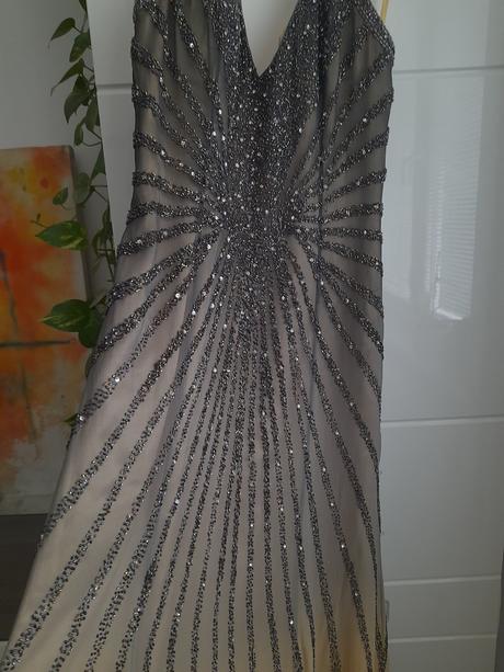 Spoločenské šaty, 40