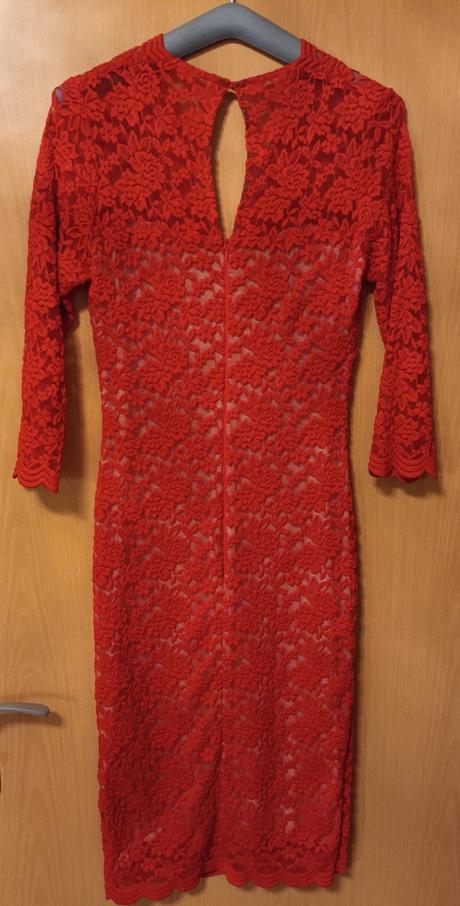 Cervene elegantne cipkove saty, s