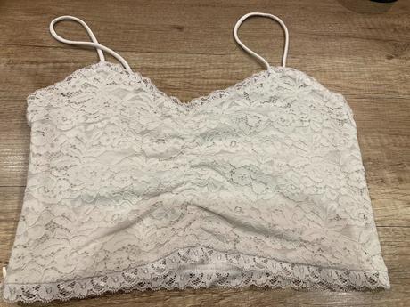 Crop top čipkovaný, 38