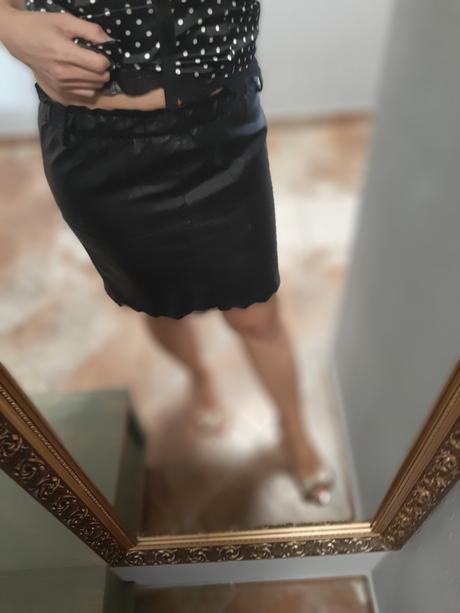 Koženkova sukňa  s čipkou, s