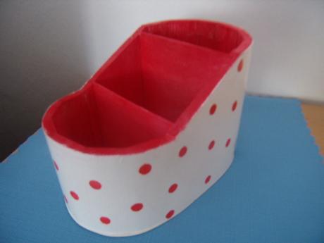 Drevený stojan na ceruzky, perá, fixky, nožnice,