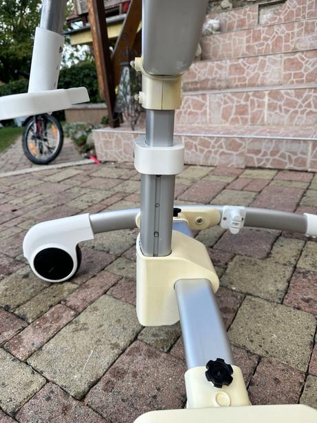 Dizajnová jedálenská stolička quax sky (bielo-stri,