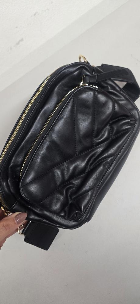 Cierna crossbody kabelka, 