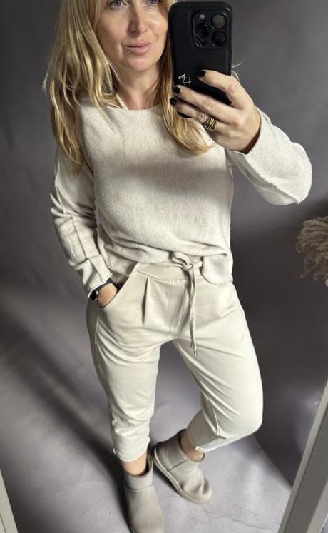 Jemný čierny svetrík vel. uni, 