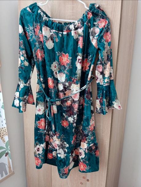 Krásne zamatové šaty, 