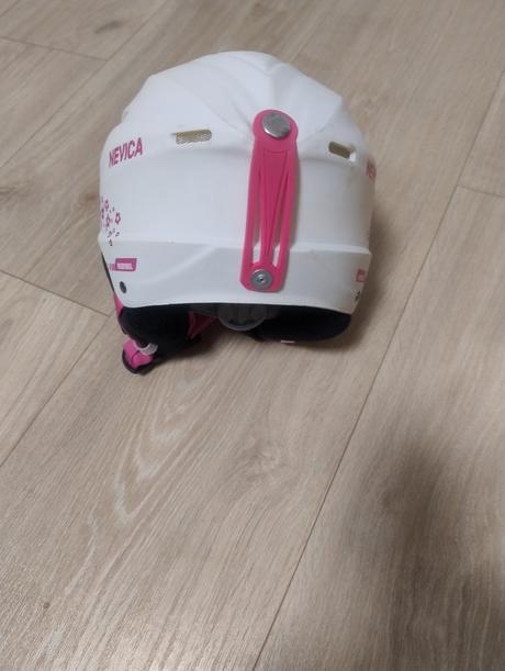Predam dievcensku lyziarsku prilbu, s