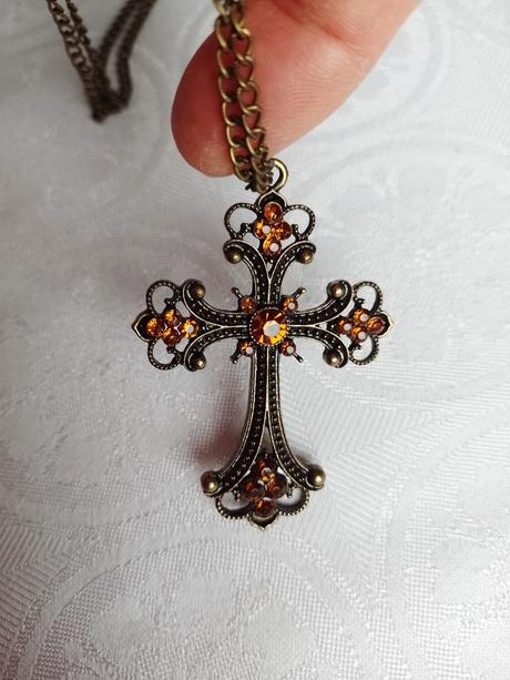 Krížik na retiazke,