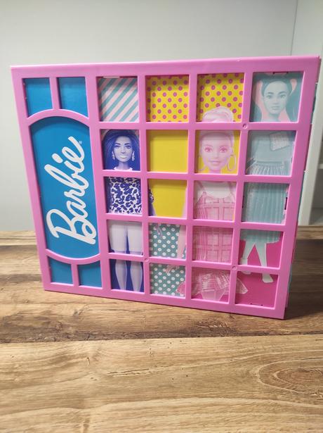 Barbie šatník, 