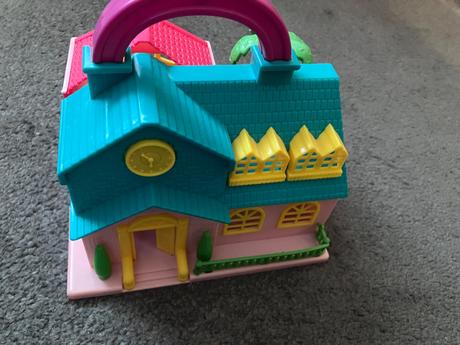 Maly plastovy domcek, 