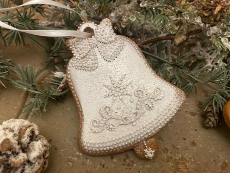 Medovník zvonček - perník s bielou polevou 1 ks, 