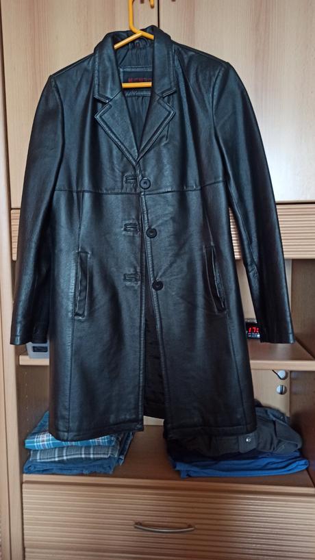 Predlzeny kozeny kabat, s