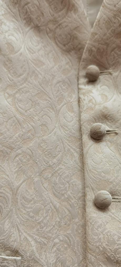 Svadobná vesta s viazankou a vreckovkou, 52