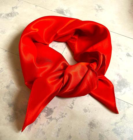 Saténová šatka, l