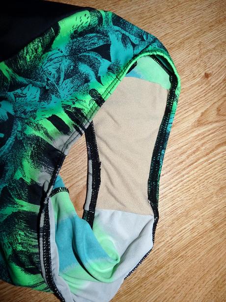 Dres s rukávikmi, 152