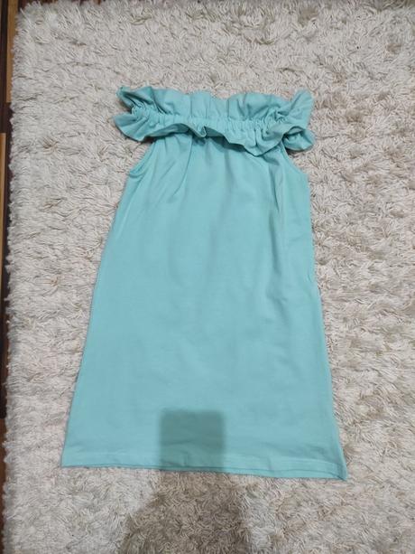 Šaty s lodickovym vystrihom, 140