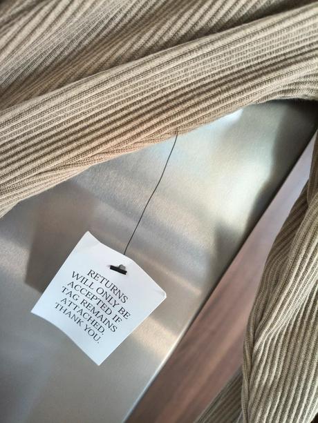 Calli. úzke nádherné elastické šaty na gombíky m, l / m