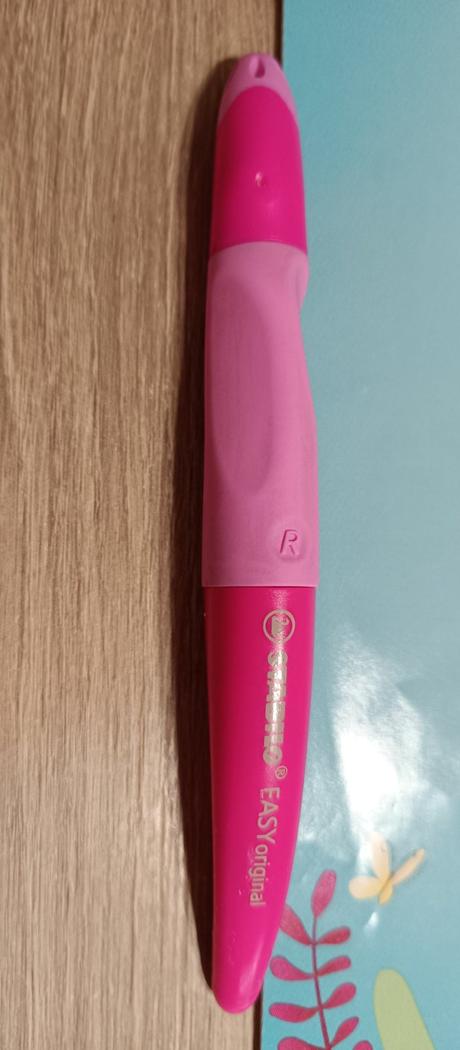 Pero stabilo praváčka, 