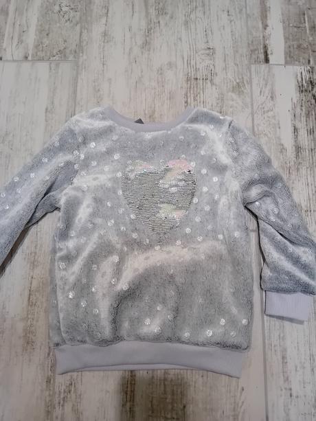 Sivá chlpatá mikina top stav, 110