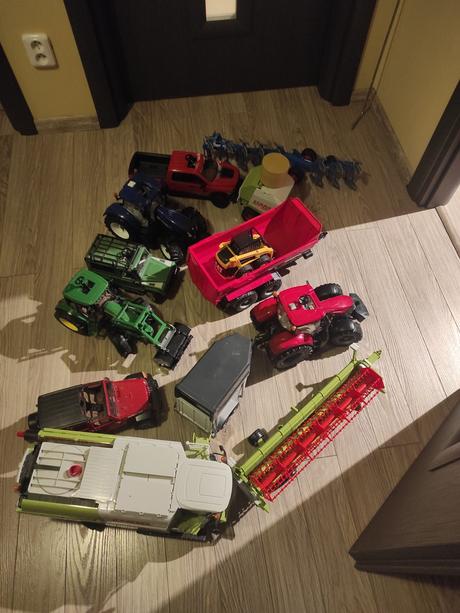 Traktor,kombajn a iné,