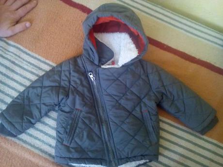 Tmavo šedá bunda, 74