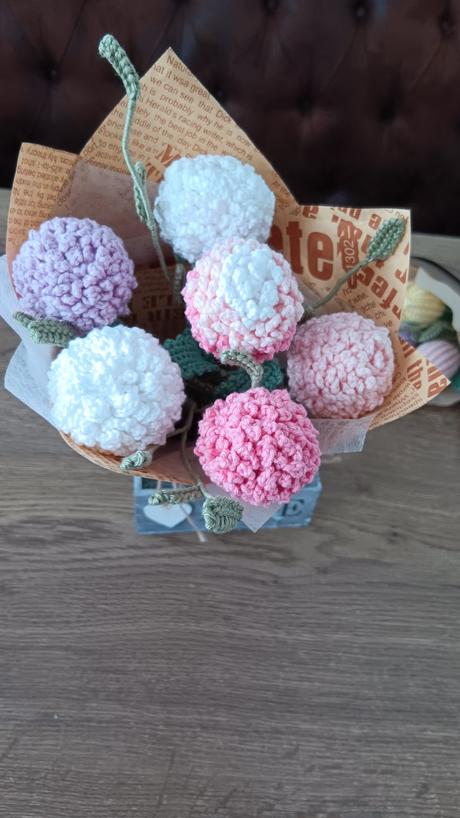 Háčkovaná kytica ping pong kvetov, 