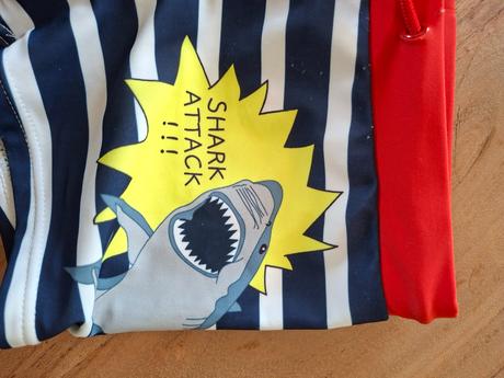 Plavky so žralokom, 110