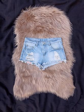 Moderné riflové šortky,