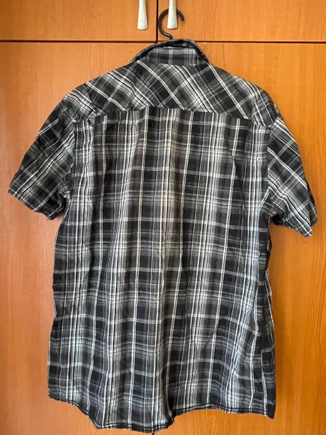 Pánska čierno-biela kockovaná letná košeľa., l