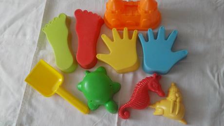 3173. plastové hračky,