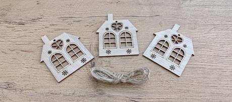 Drevený výllisok domček, 