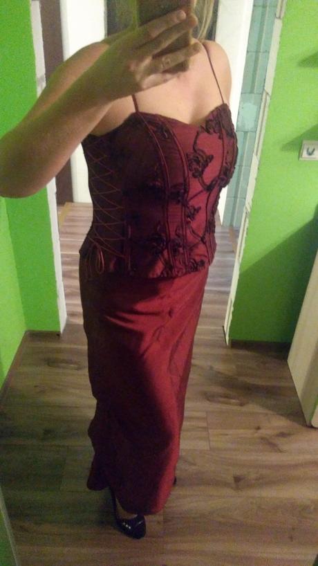 Bordovy plesovy komplet, l