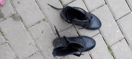 Cierne cizmicky snurovacie, 29