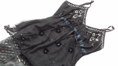 Elegantný top s aplikaciami, s