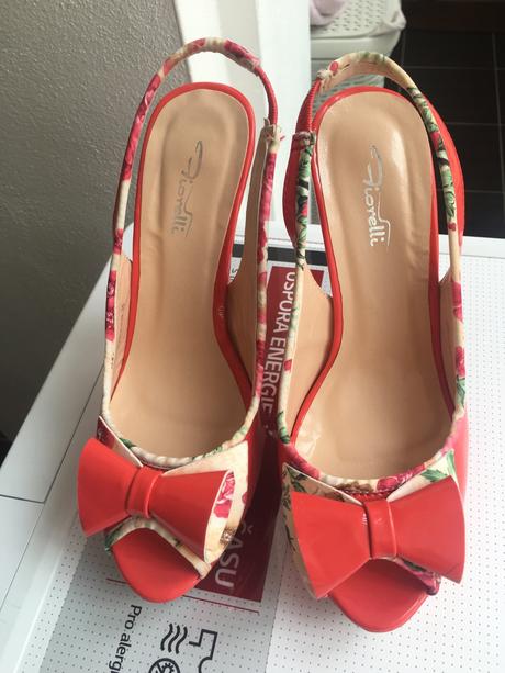 Lodičky na platforme, 36