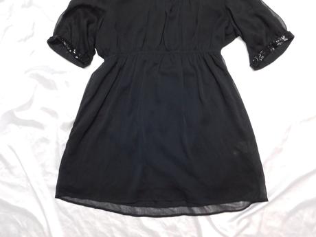 Velmi pekne šaty, 38