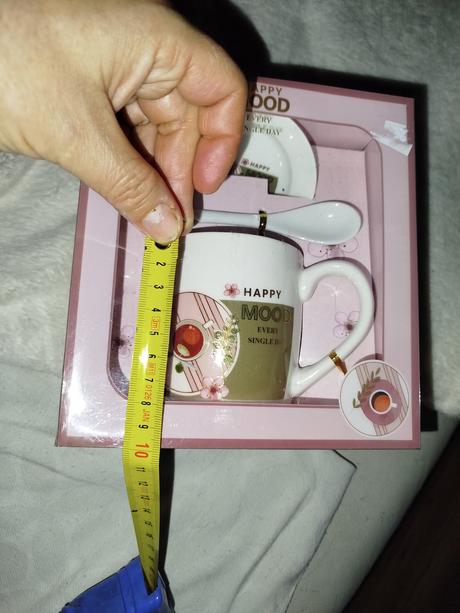 Keramický hrnček s lyžičkou a tanierikom darček,