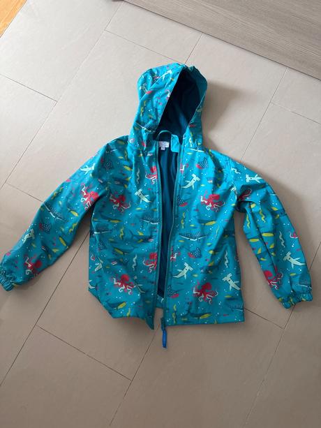 Nepremokavá bunda, 134