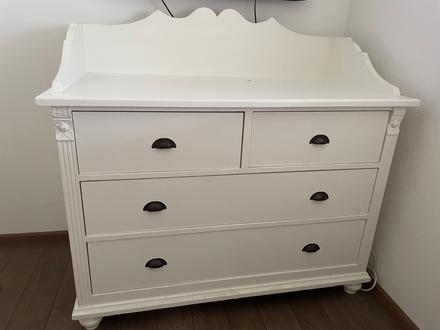 Prebaľovací pult alebo skrinka do detskej izby, 