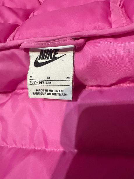 Zimna bunda, nike,140