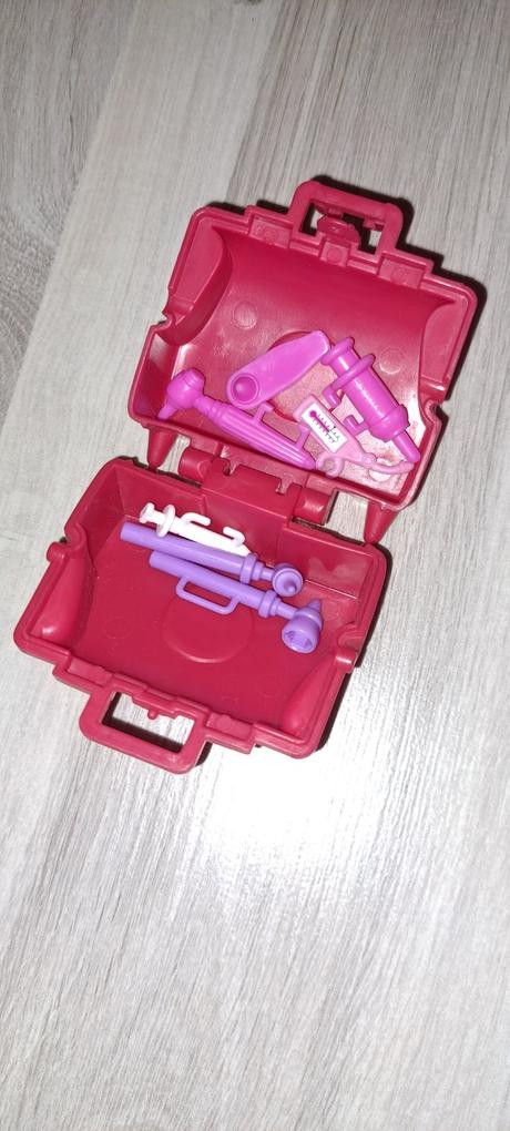 Barbie sanitka,