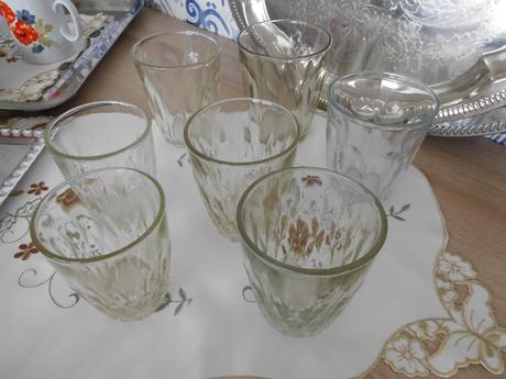 Porcelánové šálky zostatkové,tácne,miska,,