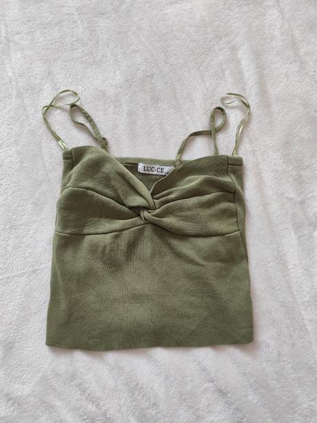 Balík oblečenia zeny, s