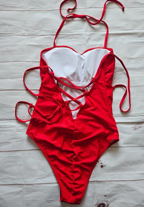 Pekné červené plavky, m