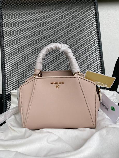Bledoruzova kožená michael kors, michael kors
